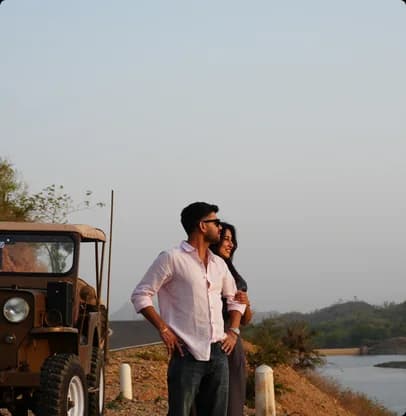 Rani Road tracing the shoreline
