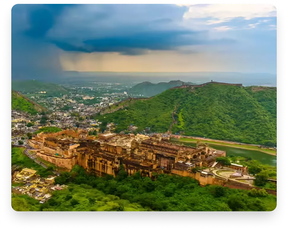 A hilltop pause above the city