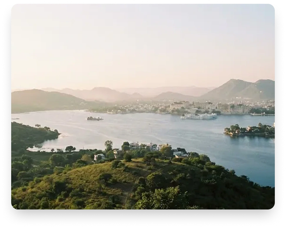 A lakeside pause away from the city